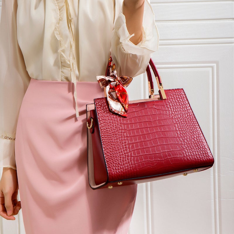 Atmospheric Middle-Aged Mother Bag Fashion Crocodile Print Portable Messenger Bag Bride Red Wedding Bag Women - Image 3