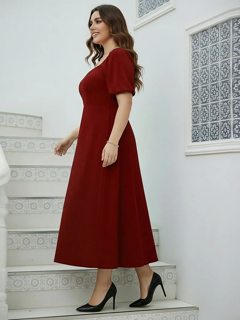 جلو باص فستان ميدي نسائي بياقة مربعة وأكمام منفوشة بتصميم ذاتي وخصر مزموم مقاس كبير من جلوبس جلو بلس بلون عنابي