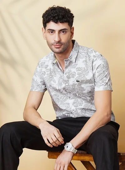 شركة المرآب الهندية Men Slim Fit Tropical Full Sleeves Cutaway Collar Casual Shirt