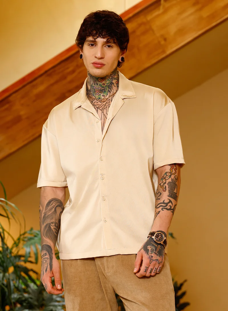 كامبوس سوترا Campus Sutra Men Satin Resort Oversized Shirt | Cuban Collar Short Regular Sleeves | Button Closure Straight Hem | Solid Plain | Woven Fabric For Casual & Daily Wear | Champayne Gold