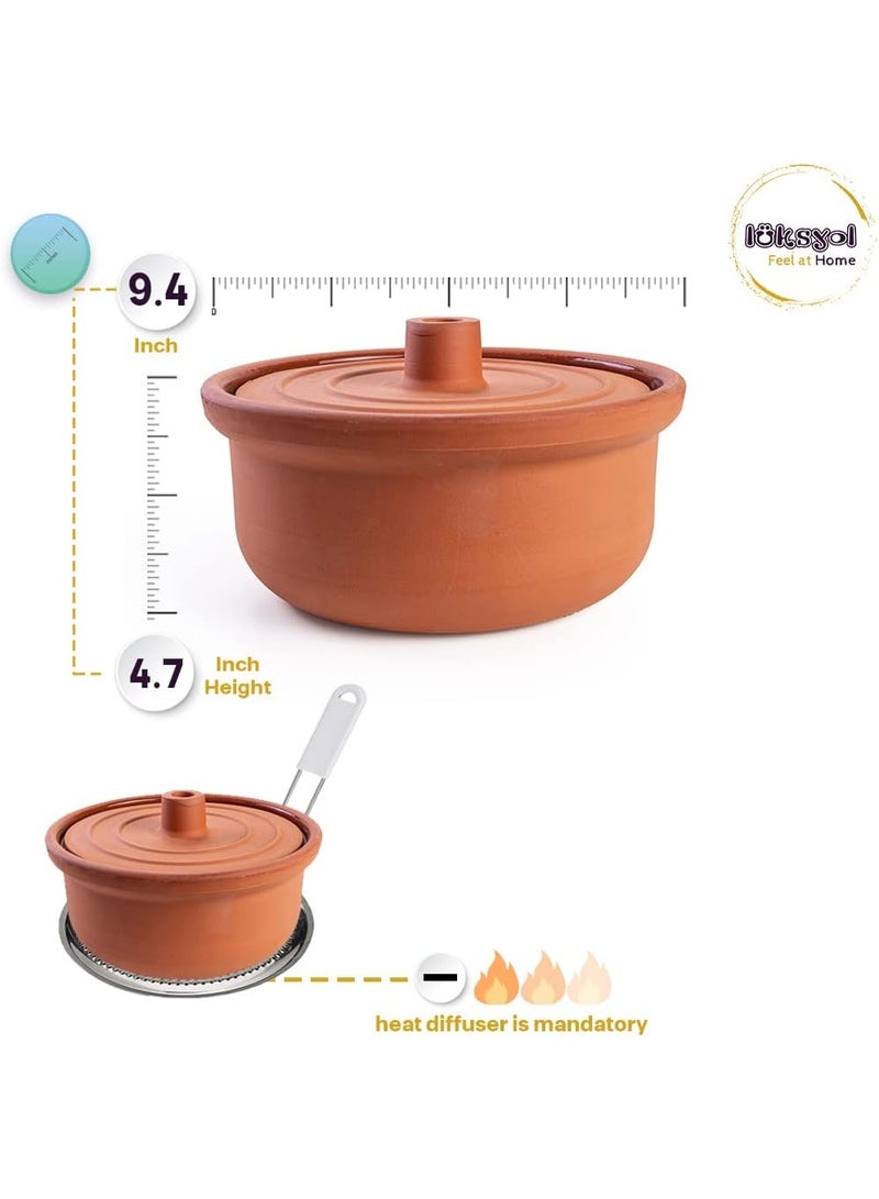 كازادورا وعاء طهي من الفخار الطبيعي (طين غير مطلي) كبير — قدر خزفي يدوي الصنع مع غطاء — طاجن ترّوكاوتا طبيعي خالي من الرصاص وصديق للبيئة — وعاء طهي سعة عائلية، توزيع حرارة متساوٍ ونكهة تقليدية، مناسب للفرن والطهي البطيء (انقع قبل أول استعمال) — قاعدة آمنة للغسل في غسالة الصحون — مقاس تقريباً 23.9×23.9×11.94 سم (قطر×قطر×ارتفاع) — وزن 2.56 كجم — مثالي للطواجن، اليخنات، البرياني، الأرز، الشواء البطيء والتقديم على المائدة — متوفر بعدة أحجام — جودة Cazadora وحرفية يدوية أوروبية. - Image 3