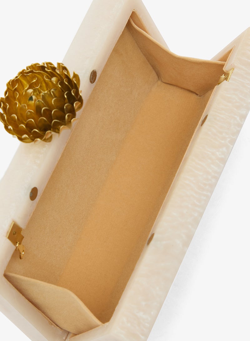 Namshi x Resin Detail Clutch With Chain - Image 4
