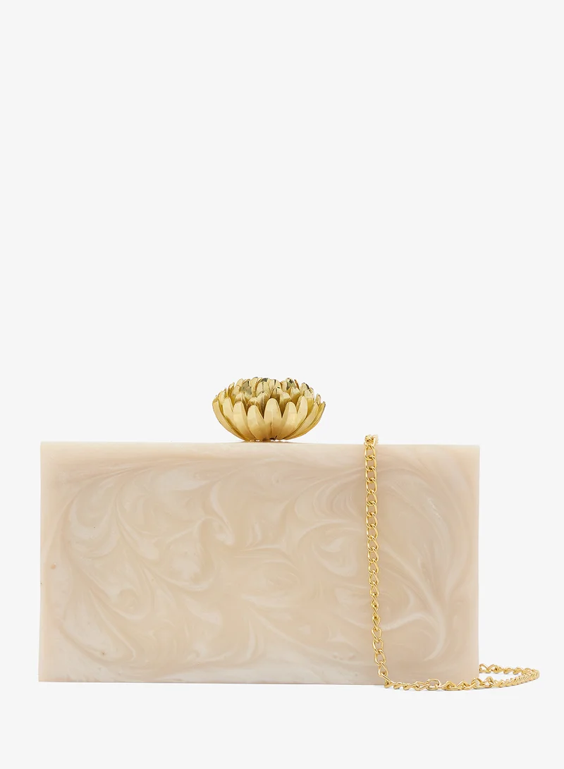 نمشي x حقيبة يد كلاتش من الراتنج بحزام سلسلة