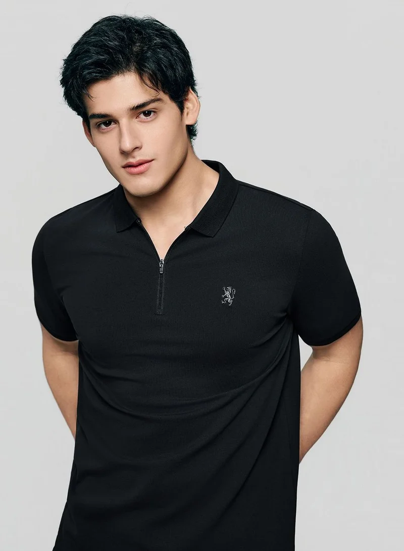 GIORDANO  Men's Slim Fit Small Lion Zipper Polo for Men | Best Price UAE