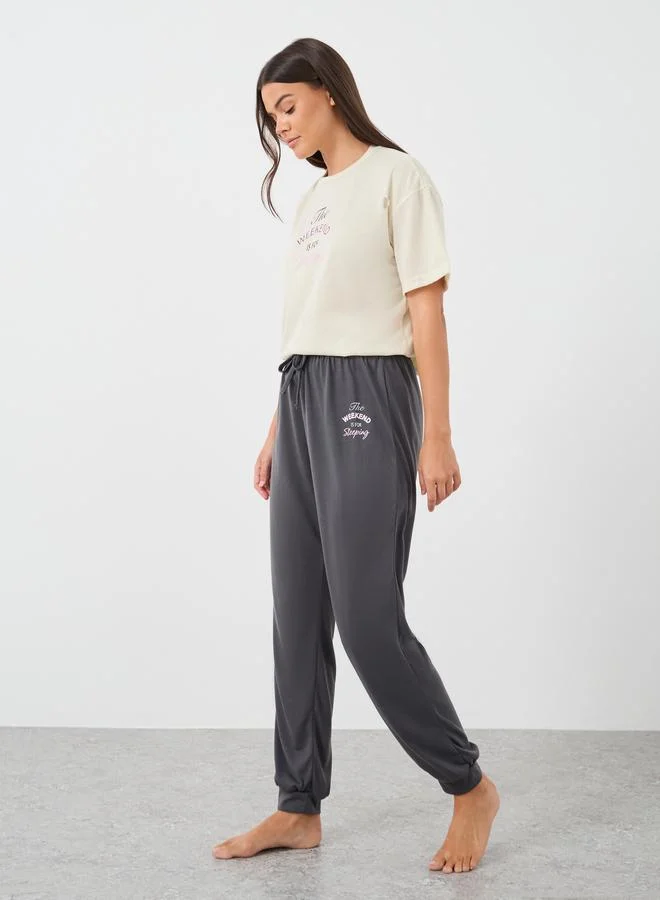 Styli Styli Slogan Print Round Neck T-Shirt and Pyjama Set