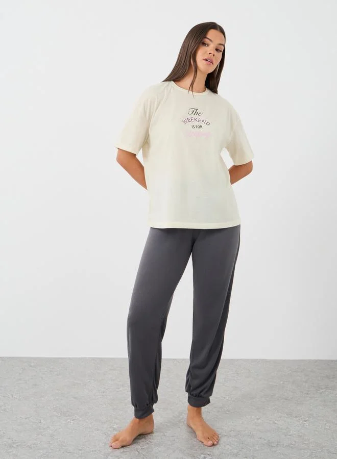 Styli Styli Slogan Print Round Neck T-Shirt and Pyjama Set