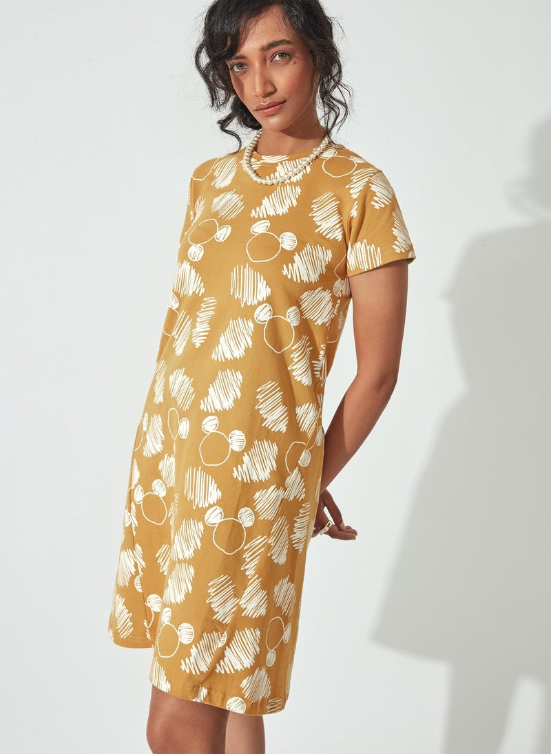 ذا ليبل لايف فستان ميكي بطبعة خردلية من ديزني أنيق وفضفاض - Image 5