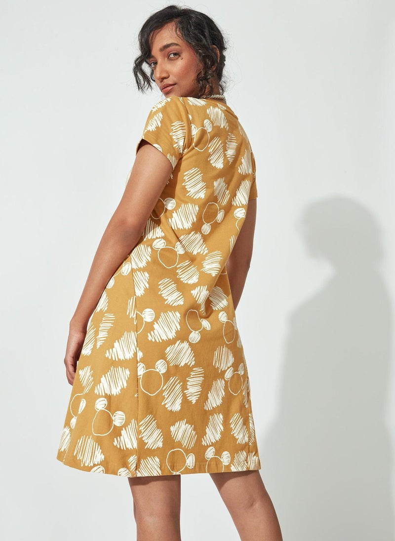 ذا ليبل لايف فستان ميكي بطبعة خردلية من ديزني أنيق وفضفاض - Image 4