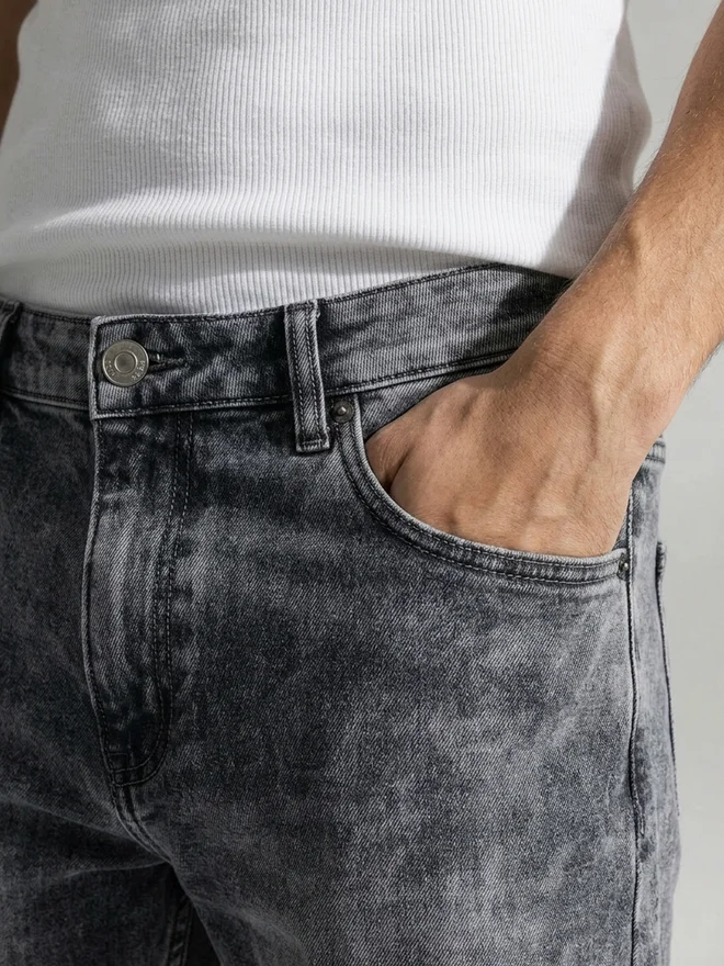 Styli  Men Black Loose Fit Washed Jeans for Men | Best Price UAE
