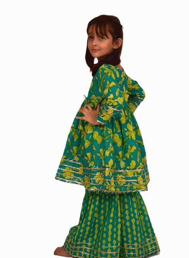 مايثيلي Maithili Embellished Printed V-Neck Kurta and Pants Set