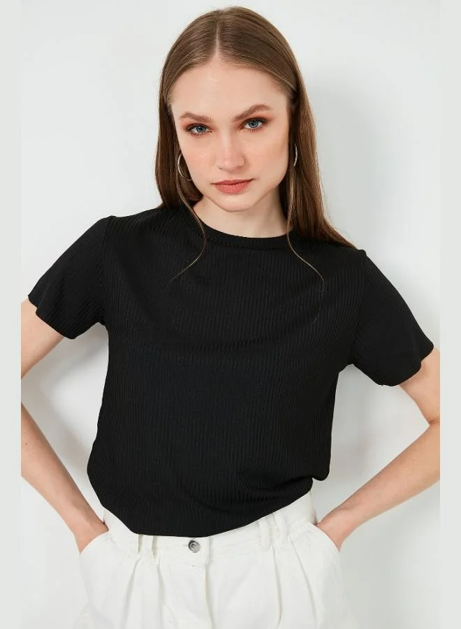 ليلا بلوزة ليلا بياقة دراجة مع تفاصيل فتحة، بلوزة نسائية