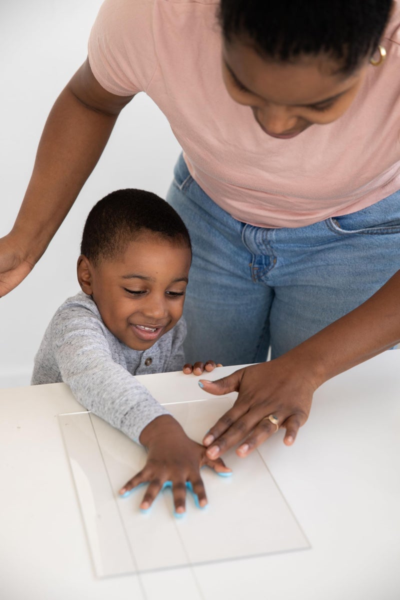 Pearhead Clear Family Handprint Frame, DIY Art Print Keepsake, Home Decor, Gift for New and Expecting Parents, 4 Paint Colors Included - Image 5