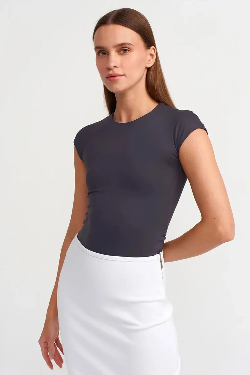 DILVIN Women's Slim Fit Crew Neck T-Shirt