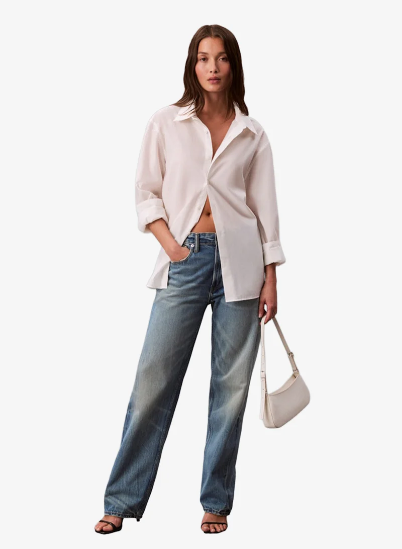 كالفن كلاين حقيبة كتف صغيرة بشعار مطلي