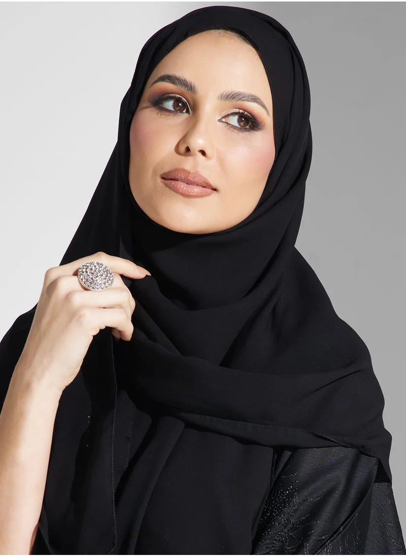 هيا كلوزيت عباية مزخرفة بأكمام واسعة
