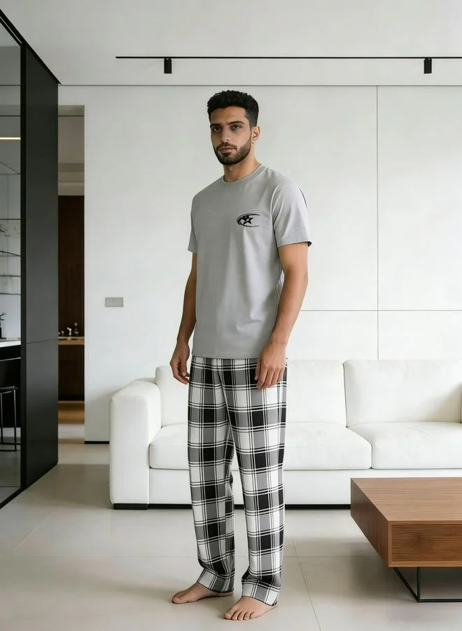 تايك تو مجموعة من بنطال كاروهات وتيشيرت بياقة دائرية مطبوع للرجال