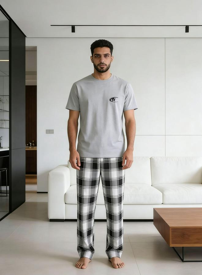 تايك تو مجموعة من بنطال كاروهات وتيشيرت بياقة دائرية مطبوع للرجال - Image 1