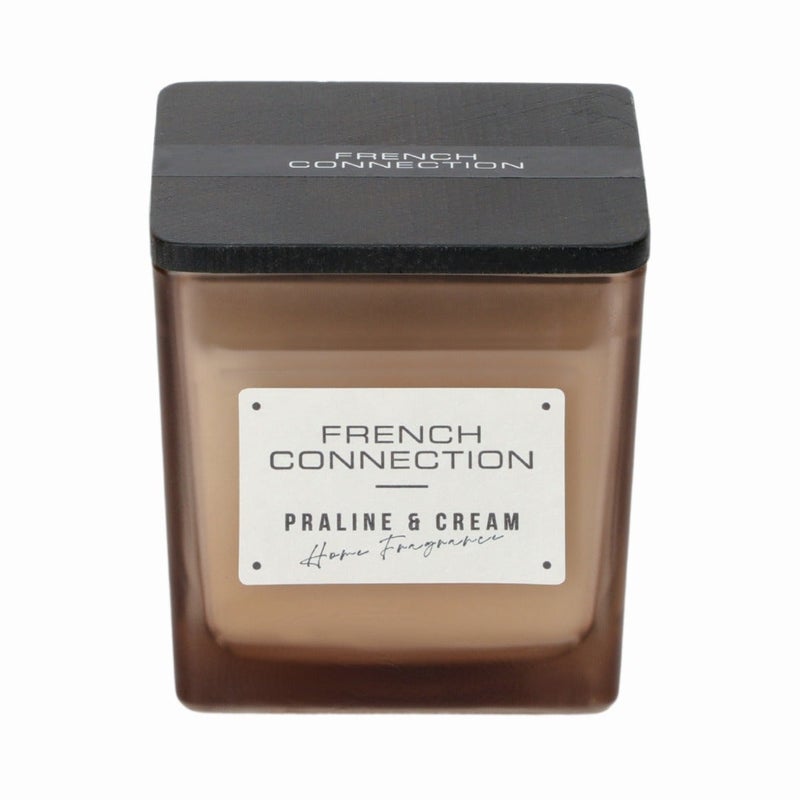 French Connection شمعة جرة معطرة بكريمة البرايلين - 200 جرام، شمع زبدة الشيا، فتيلة واحدة مع غطاء خشبي | مدة الاحتراق - 37 ساعة | مجموعة مربعة | مثالية للهدايا، ديكور المنزل، الحفلات وعطر الغرف | مثالية لديكور غرفة المعيشة والمكتب - Image 4