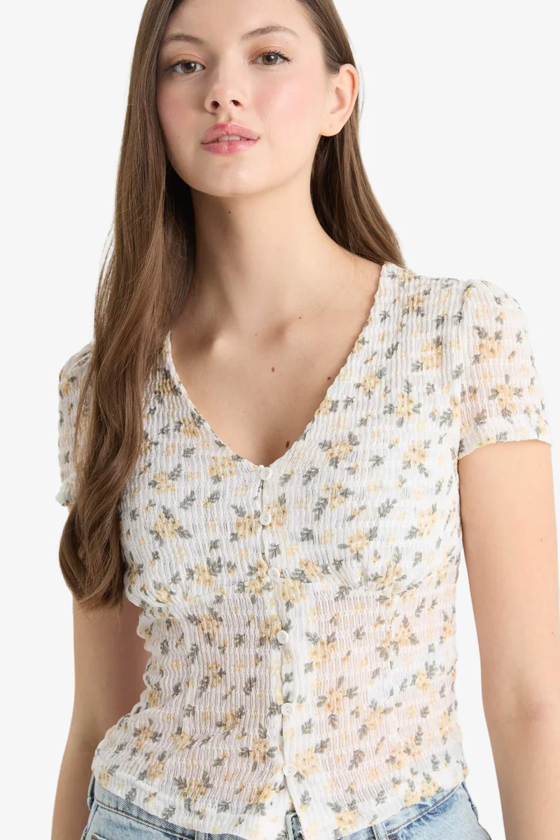 ديفاكتو Fitted V Neck Floral Textured Short Sleeve Blouse