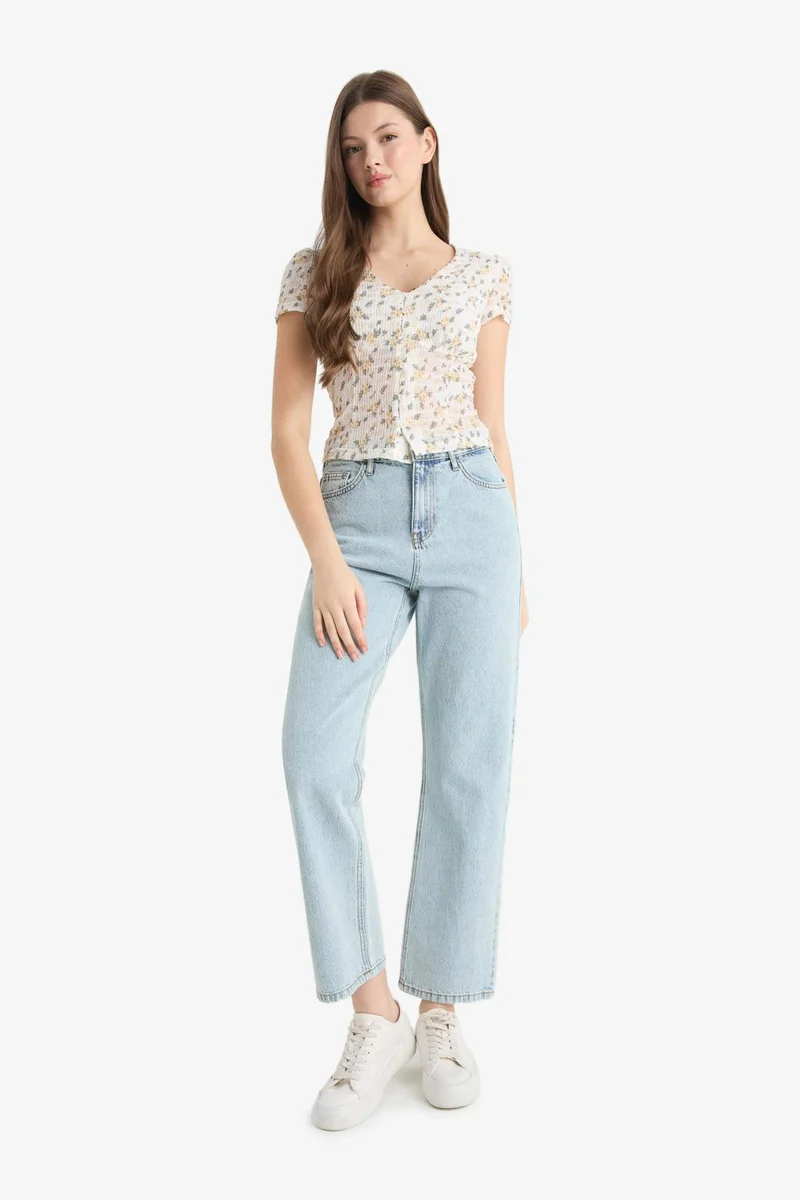 ديفاكتو Fitted V Neck Floral Textured Short Sleeve Blouse