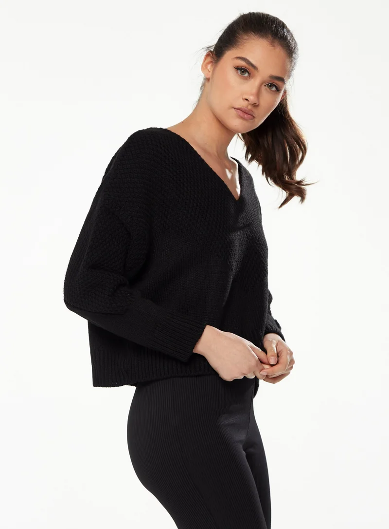Liquorish V-Neck Jumper in Black