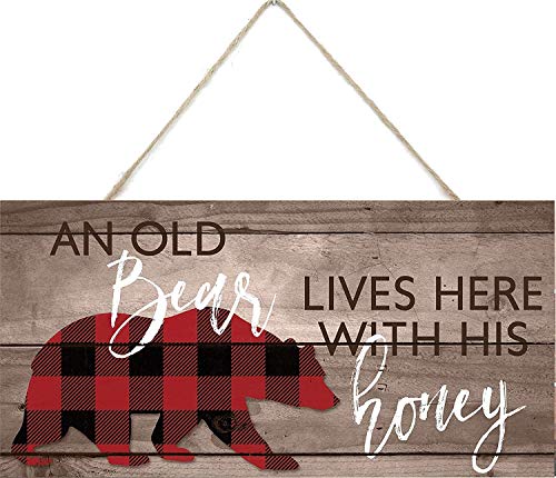 POWERMAZ an Old Bear Lives Here with His Honey Wooden Plank Sign Plaque Home Decor Art Gifts 5 x 10 Inches(BW747) - Image 4