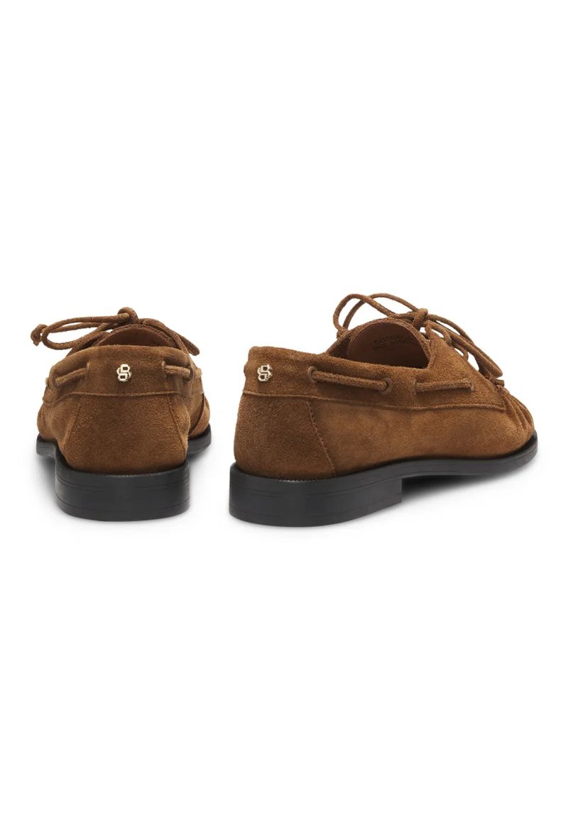بوس Suede moccasins with hand-stitched apron toe