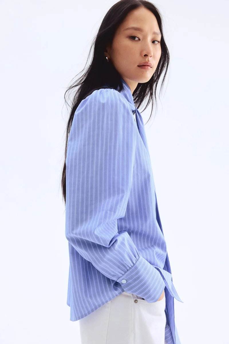 اتش اند ام بلوزة من قطن البوبلين بتفاصيل وشاح