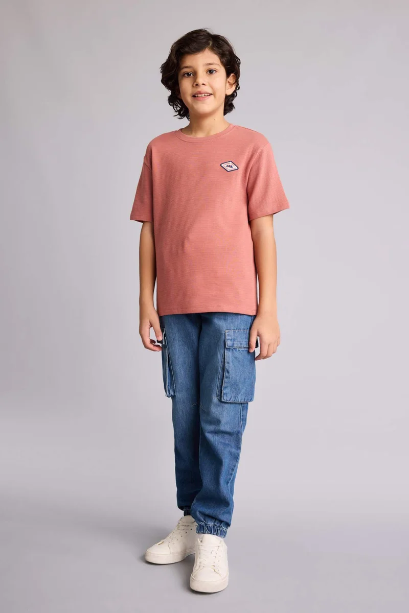 ديفاكتو Oversize Fit Crew Neck Applique Short Sleeve T-Shirt
