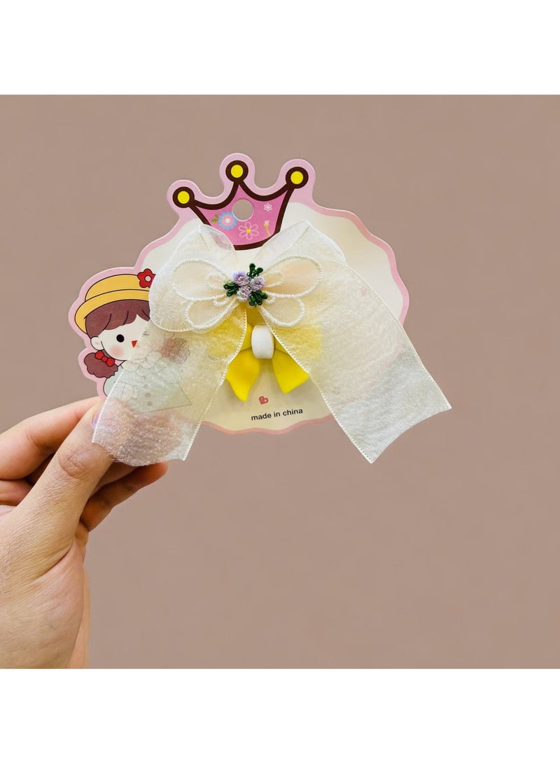 Generic Bow Hair Clip with a Soft and Delicate Design! A charming touch to your little one’s elegance, adding beauty to her hairstyle and keeping the hair in place with a cute and trendy style! 💕