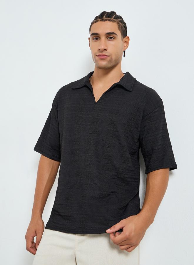 ستايلي بولو منسوج بقصة مريحة وياقة مفتوحة - Image 1