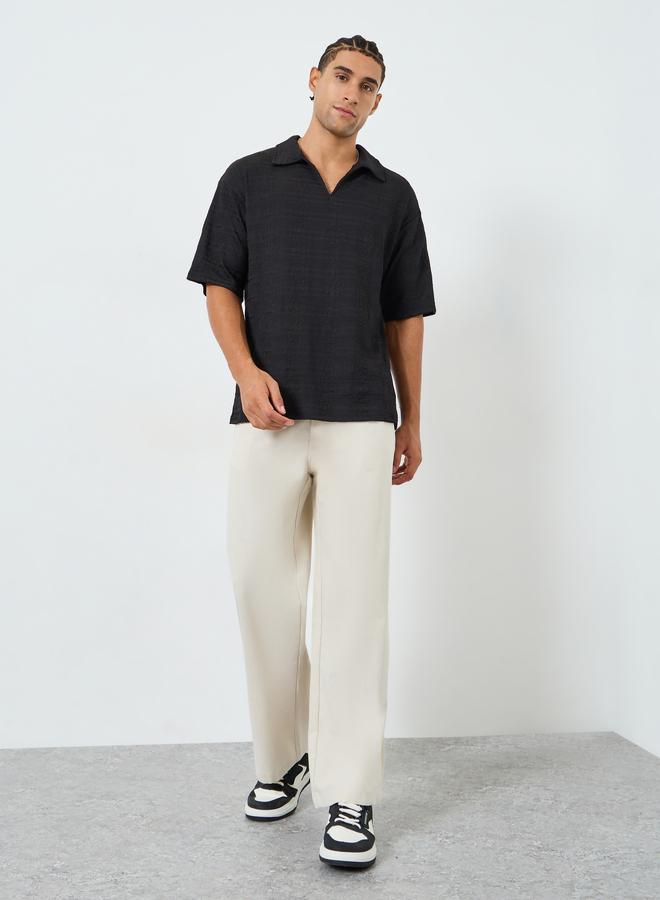 ستايلي بولو منسوج بقصة مريحة وياقة مفتوحة - Image 2