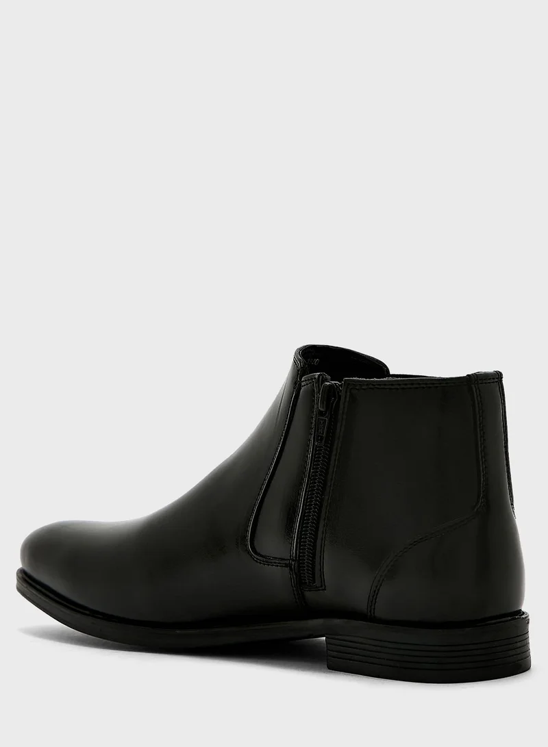 Robert Wood Classic Zipper Chelsea Boots