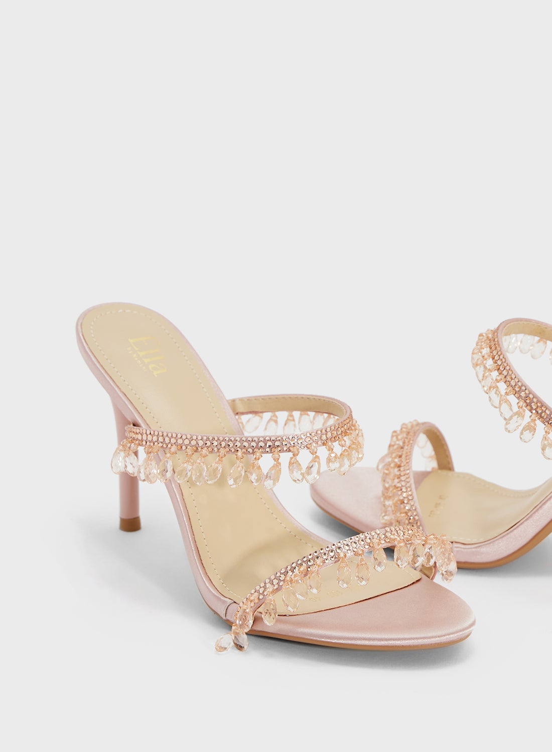 صندل بكعب بحزامين