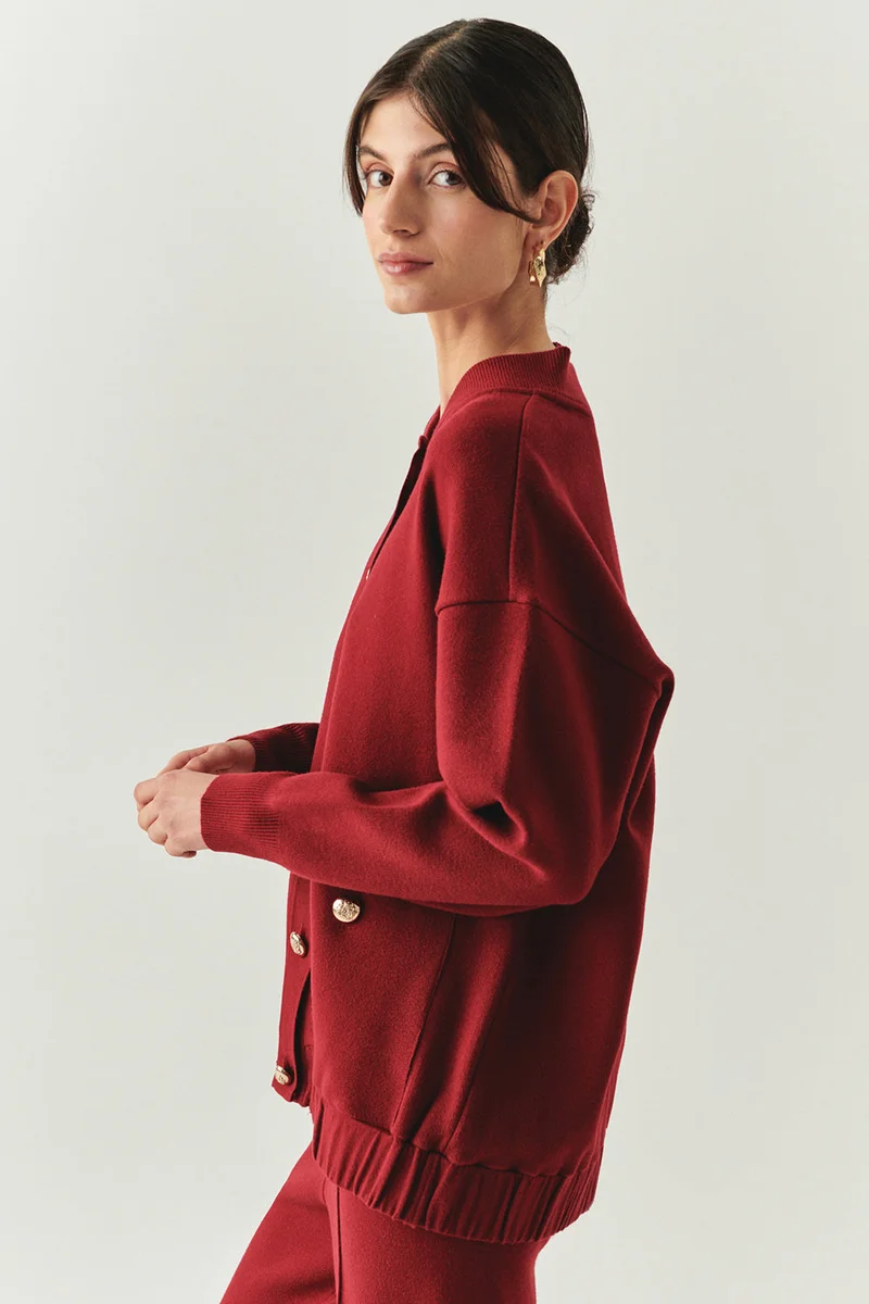 Exquise Oversize Cherry Red Knitted Cardigan with Crew Neck, Pockets and Gold Buttons