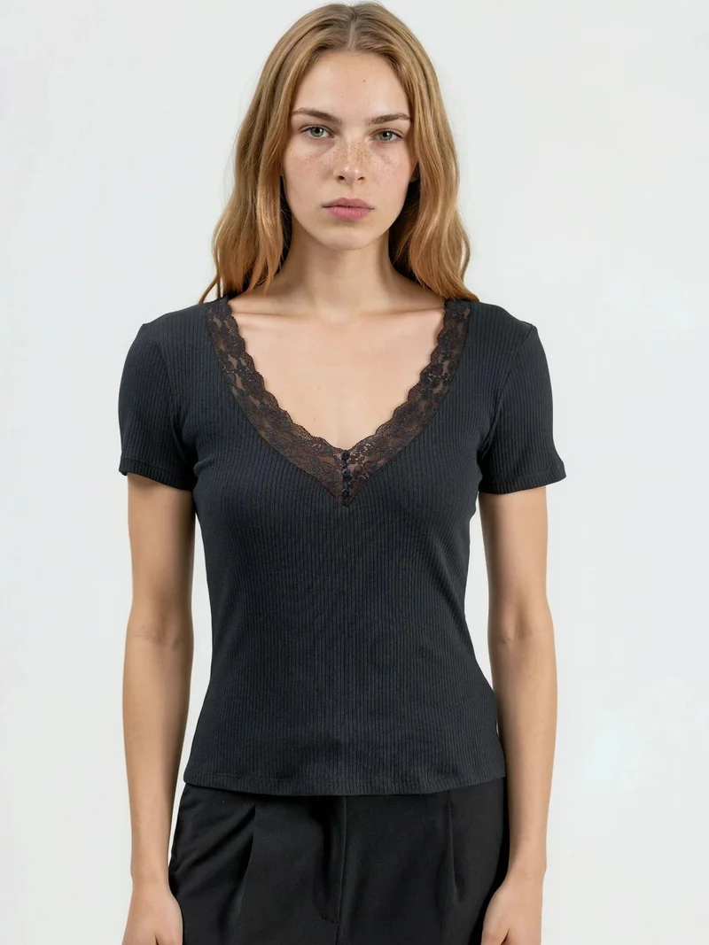 بوسيم BUSEM V-Neck Blouse with Lace Detail