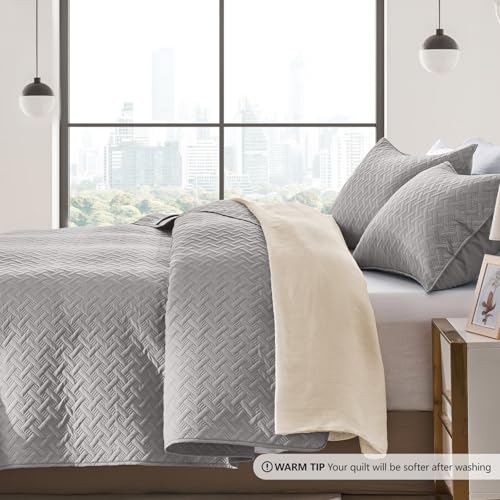 FLYMME Queen Quilt Bedding Set Light Grey Lightweight Bedspreads Full Size,Modern Style Geometric Weave Stripe Pattern,Soft Microfiber Bed Coverlet for All Season (1 Quilt, 2 Shams) - Image 4