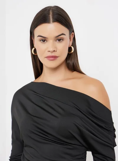 ستايلي بلوزة سادة بكتف واحد وأكمام طويلة