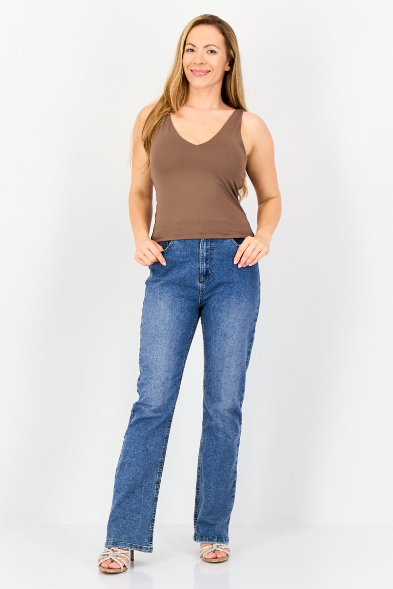 bebe تي شيرت نسائي بدون أكمام على شكل حرف V، بني - Image 4