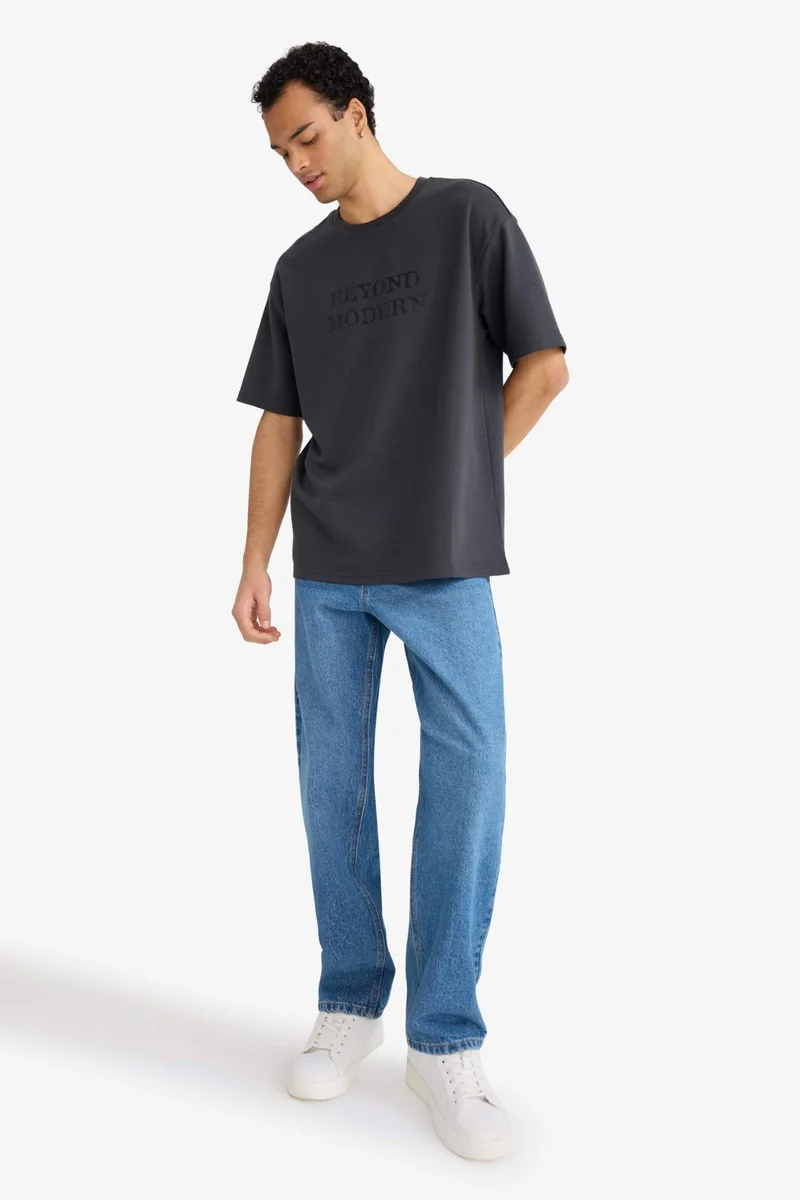 ديفاكتو Boxy Fit Crew Neck Short Sleeve Printed T-Shirt