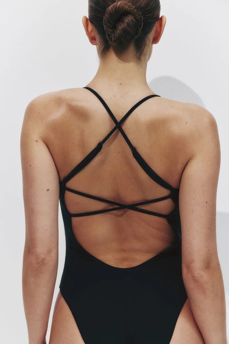 اتش اند ام طقم سباحة رياضي من قماش ليكرا إكسترا لايف