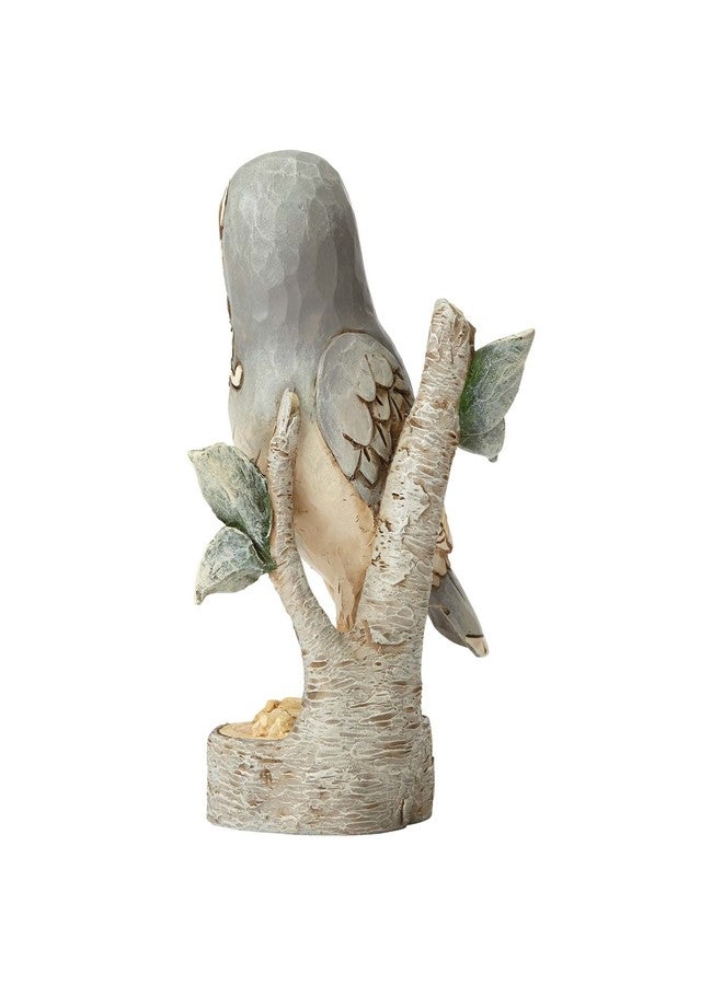 إنيسكو تمثال بومة الغابة البيضاء على غصن من الراتنج من إنتاج شركة Enesco، رقم 4056970، من مجموعة جيم شور هارتوود كريك، بطول 4.49 بوصة، باللون الرمادي. - Image 2