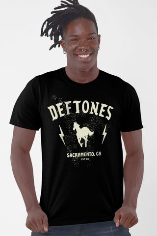 Deftones Black Short Sleeve Men's T-Shirt - pzsku/Z32CD81F22EF18B871C76Z/45/_/1731069793/8041e3bb-1e08-44da-9299-ed321d0f6163