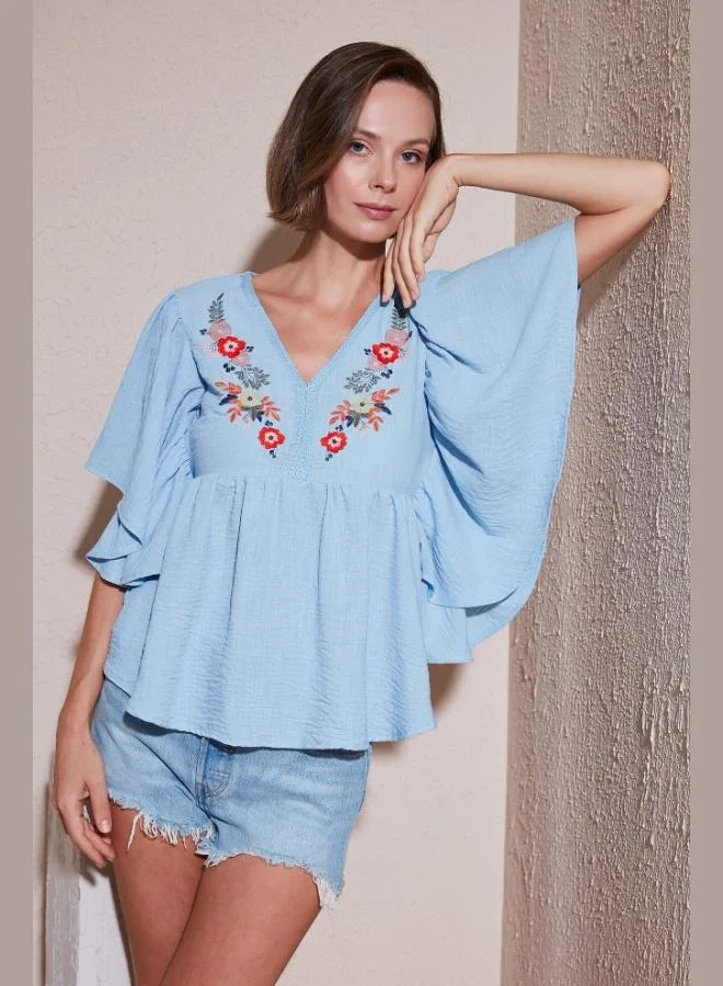 Lela Lela Embroidered Batwing Sleeve Blouse Women's Blouse 611BZ0409