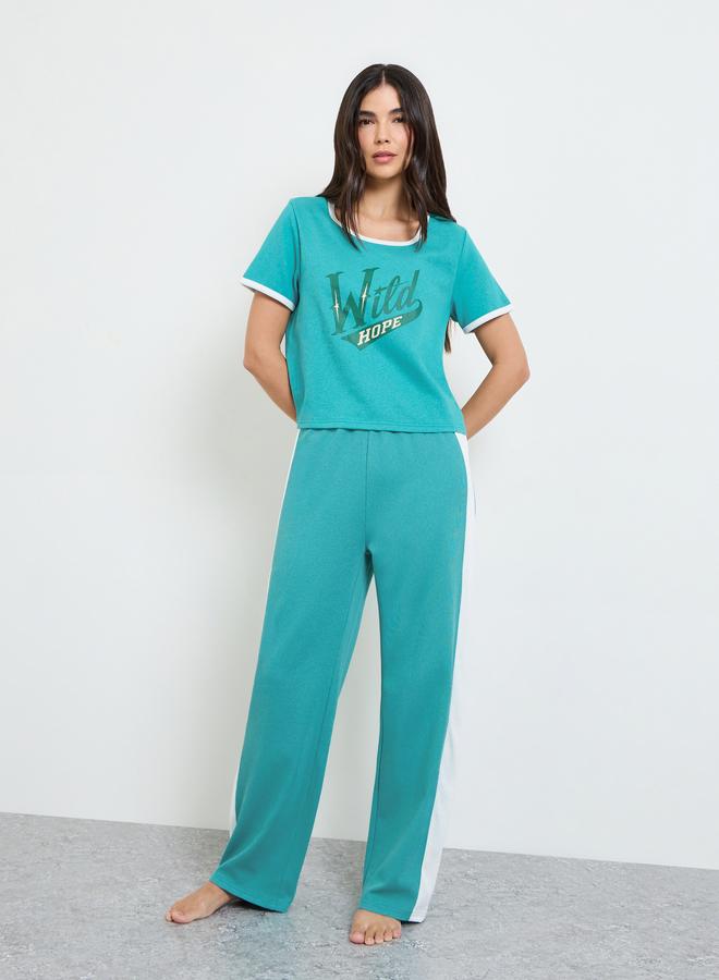 Styli Green Slogan Print T-Shirt and Pyjama Set - Image 2