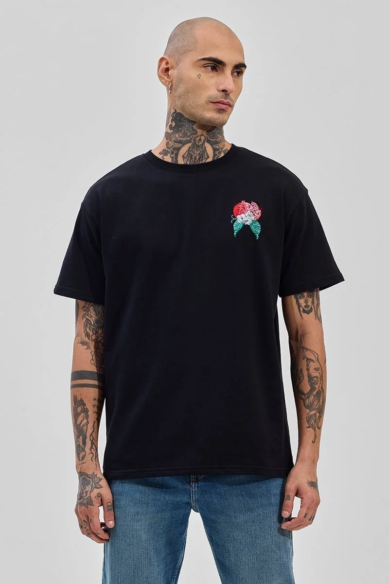 سنيتش تيشيرت أسود بطبعة جرافيك بقصة واسعة