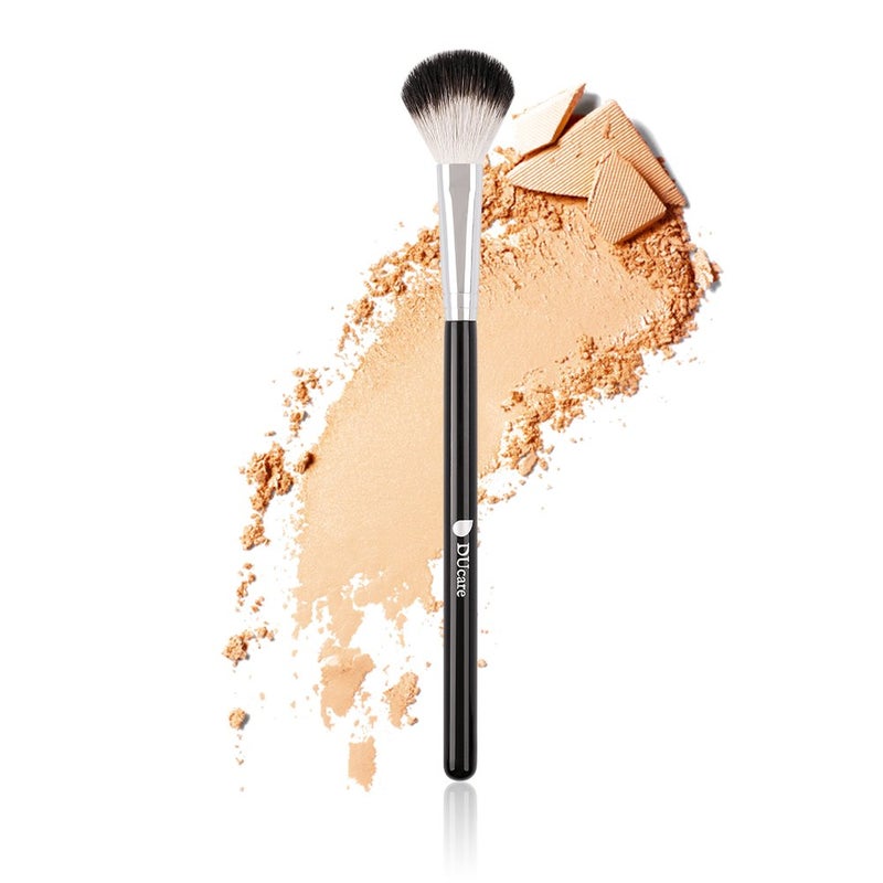 DUcare Highlighter Brush Fan Brush Setting Makeup Brush Blending Helps Lock in Foundation and Concealer 1Pcs Black - Image 1