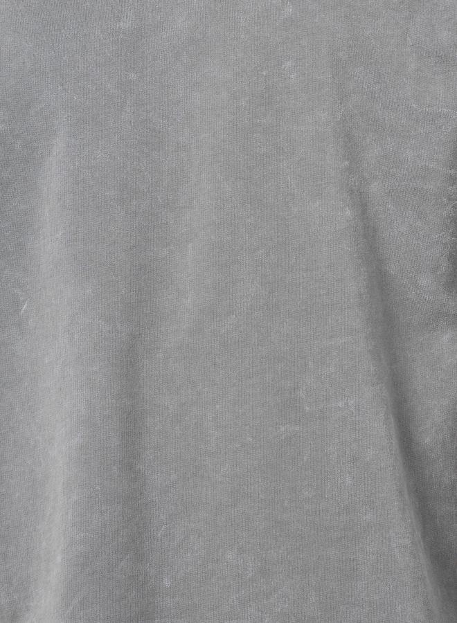 ستايلي تيشيرت تيري مضلع واسع بحواف منسلة ونمط مغسول - Image 2