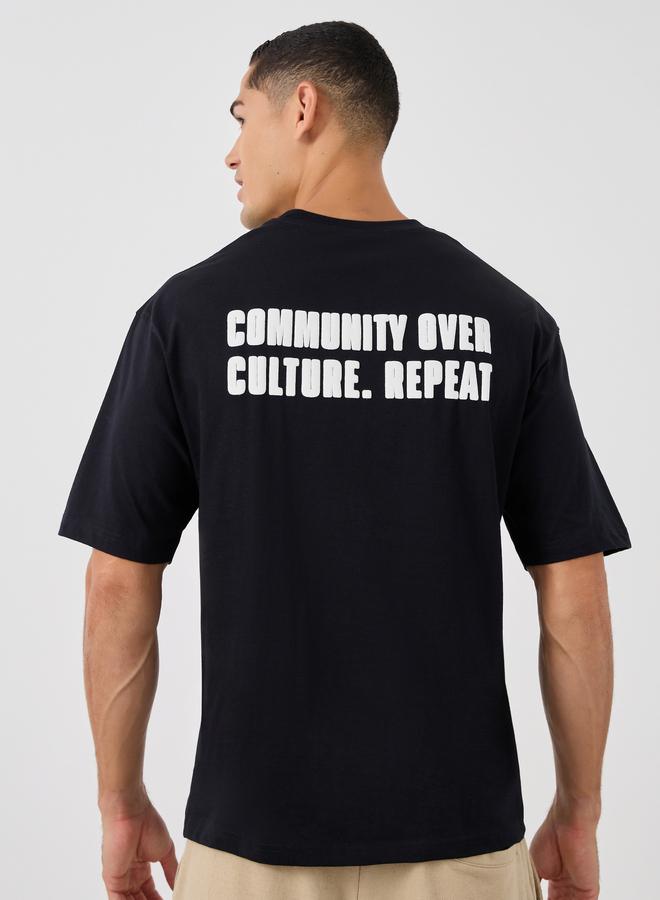 ستايلي تيشيرت أوفر سايز بطبعة شعار ستایلي من الأمام والخلف - Image 5