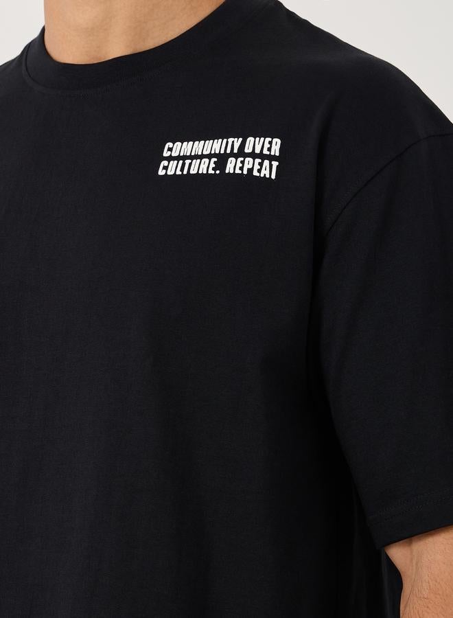 ستايلي تيشيرت أوفر سايز بطبعة شعار ستایلي من الأمام والخلف - Image 4